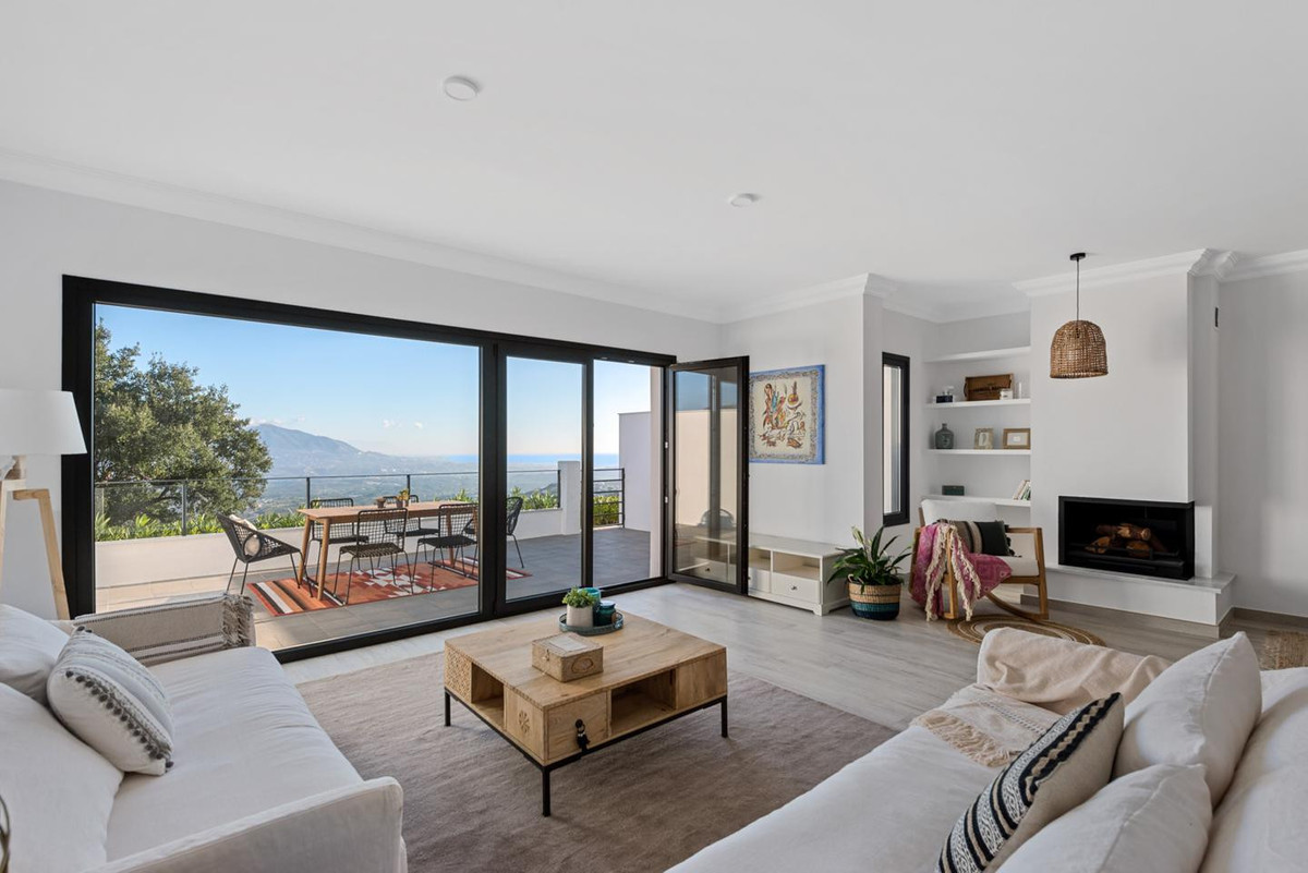 3 Bed Townhouse for sale in La Mairena Costa Del Sol, Málaga, Spain