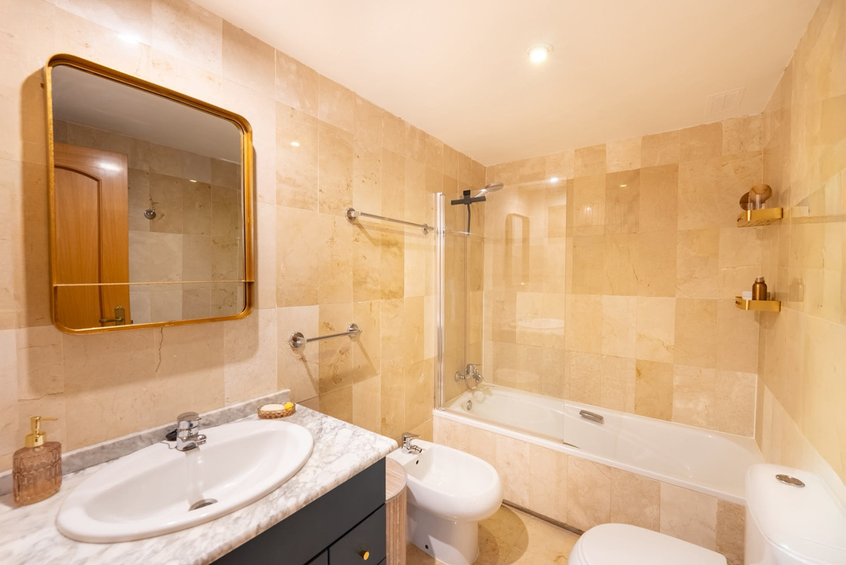 2 Bed Apartment for sale in San Pedro De Alcántara Costa Del Sol, Málaga, Spain