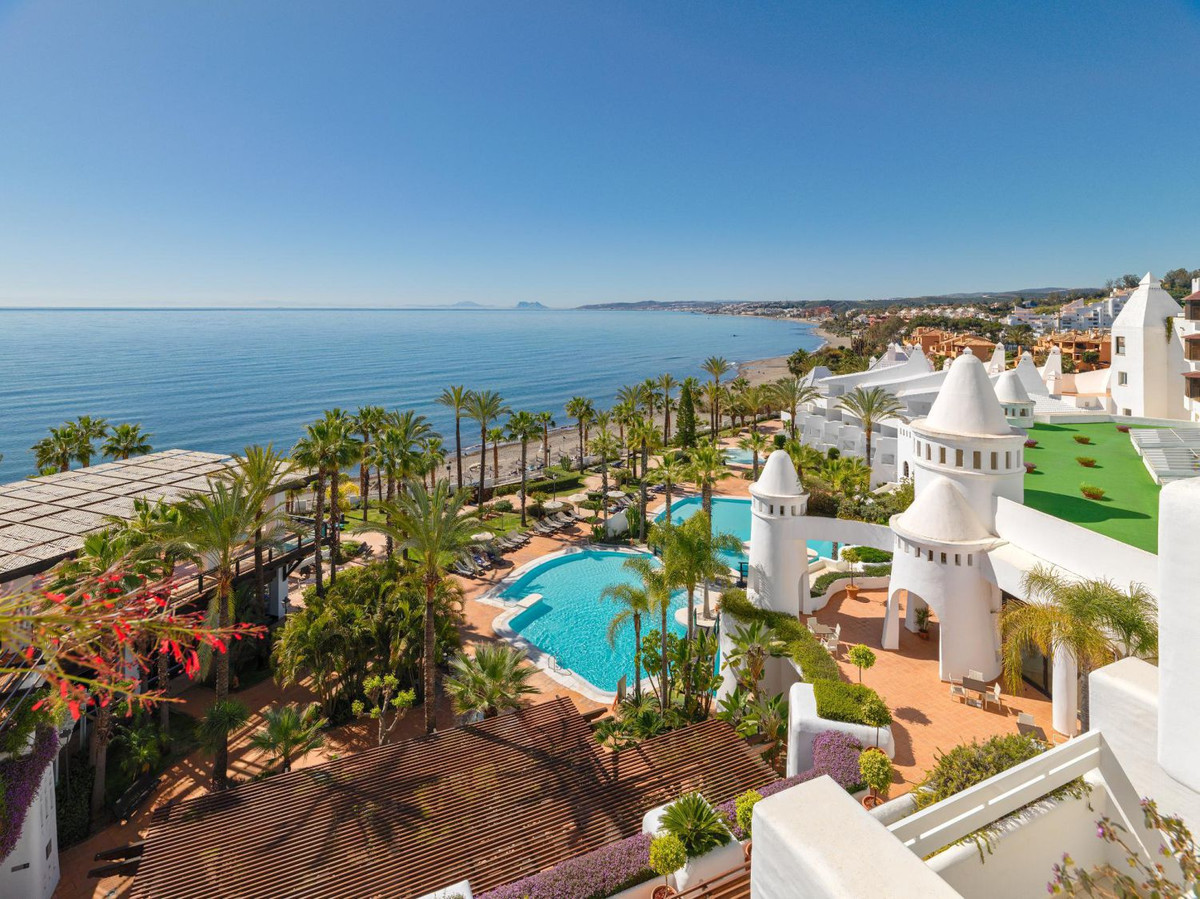 3 Bed Apartment for sale in Estepona Costa Del Sol, Málaga, Spain