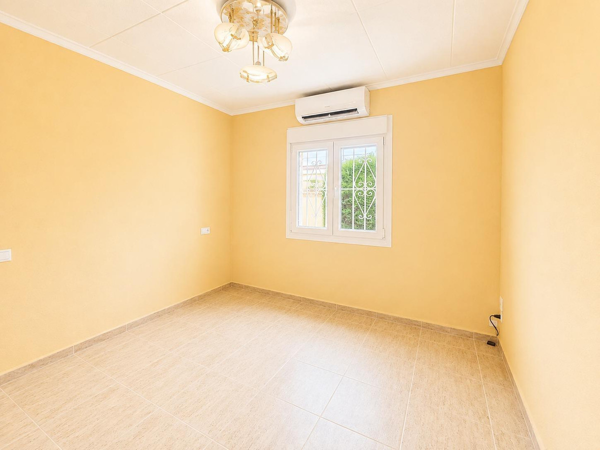 Se vende Villa - Chalet de 3 dormitorios en Costa Blanca, Alicante, España