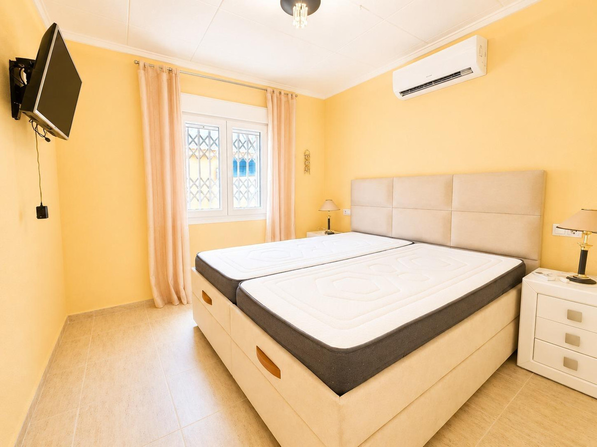 Se vende Villa - Chalet de 3 dormitorios en Costa Blanca, Alicante, España