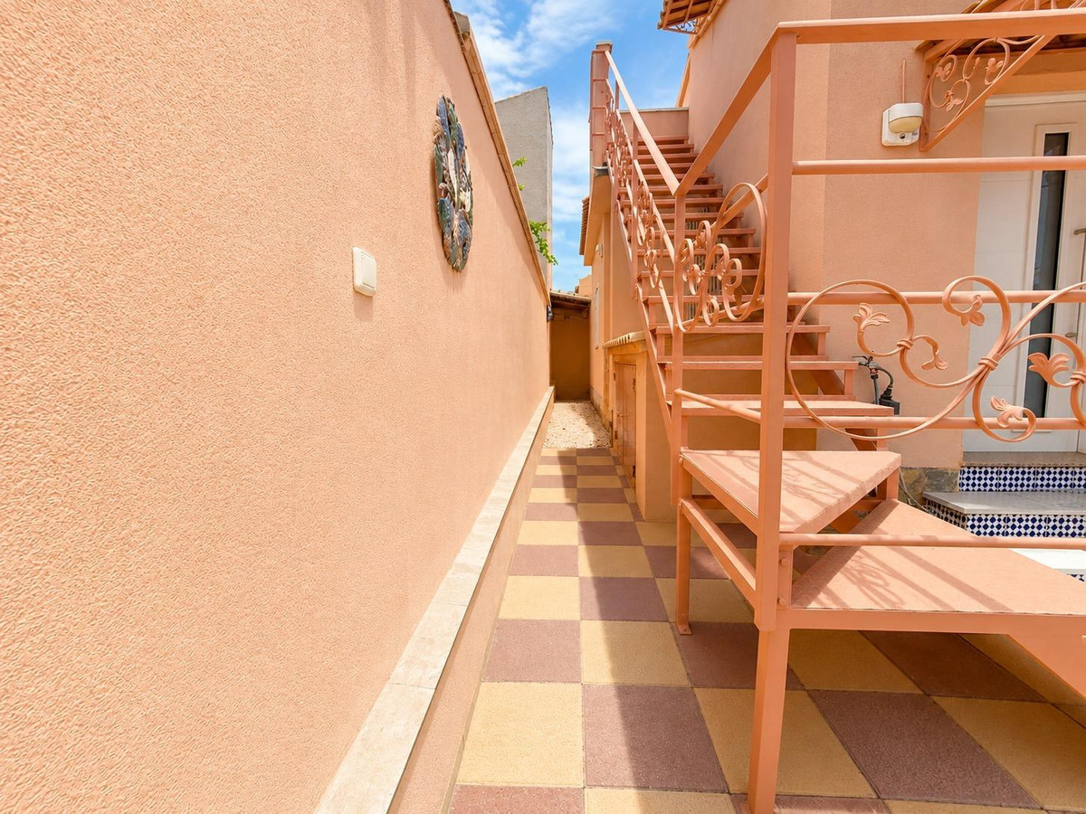 Se vende Villa - Chalet de 3 dormitorios en Costa Blanca, Alicante, España