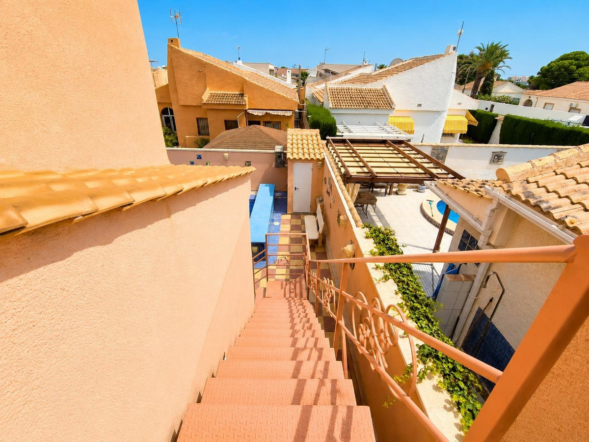 Se vende Villa - Chalet de 3 dormitorios en Costa Blanca, Alicante, España