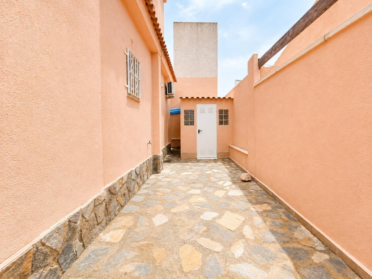 Se vende Villa - Chalet de 3 dormitorios en Costa Blanca, Alicante, España