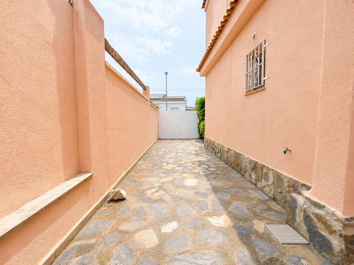 Se vende Villa - Chalet de 3 dormitorios en Costa Blanca, Alicante, España