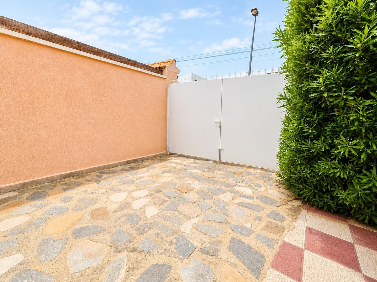 Se vende Villa - Chalet de 3 dormitorios en Costa Blanca, Alicante, España