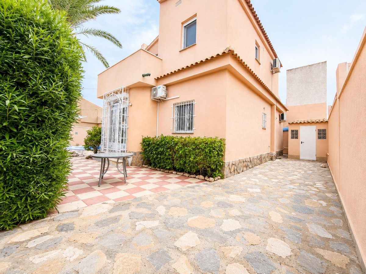 Se vende Villa - Chalet de 3 dormitorios en Costa Blanca, Alicante, España