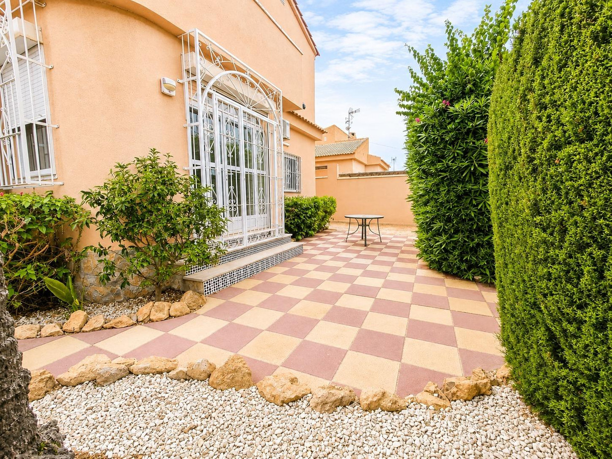 Se vende Villa - Chalet de 3 dormitorios en Costa Blanca, Alicante, España