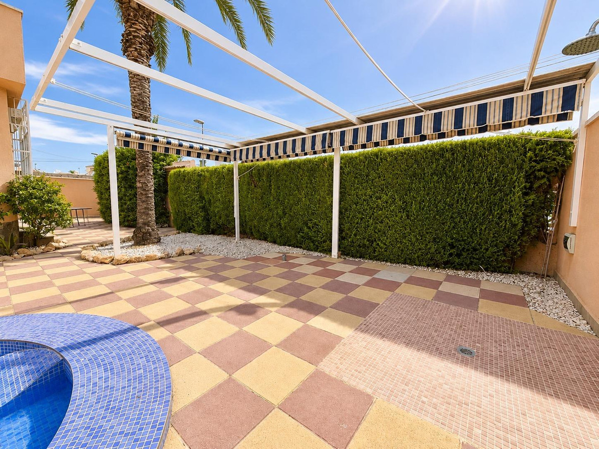 Se vende Villa - Chalet de 3 dormitorios en Costa Blanca, Alicante, España