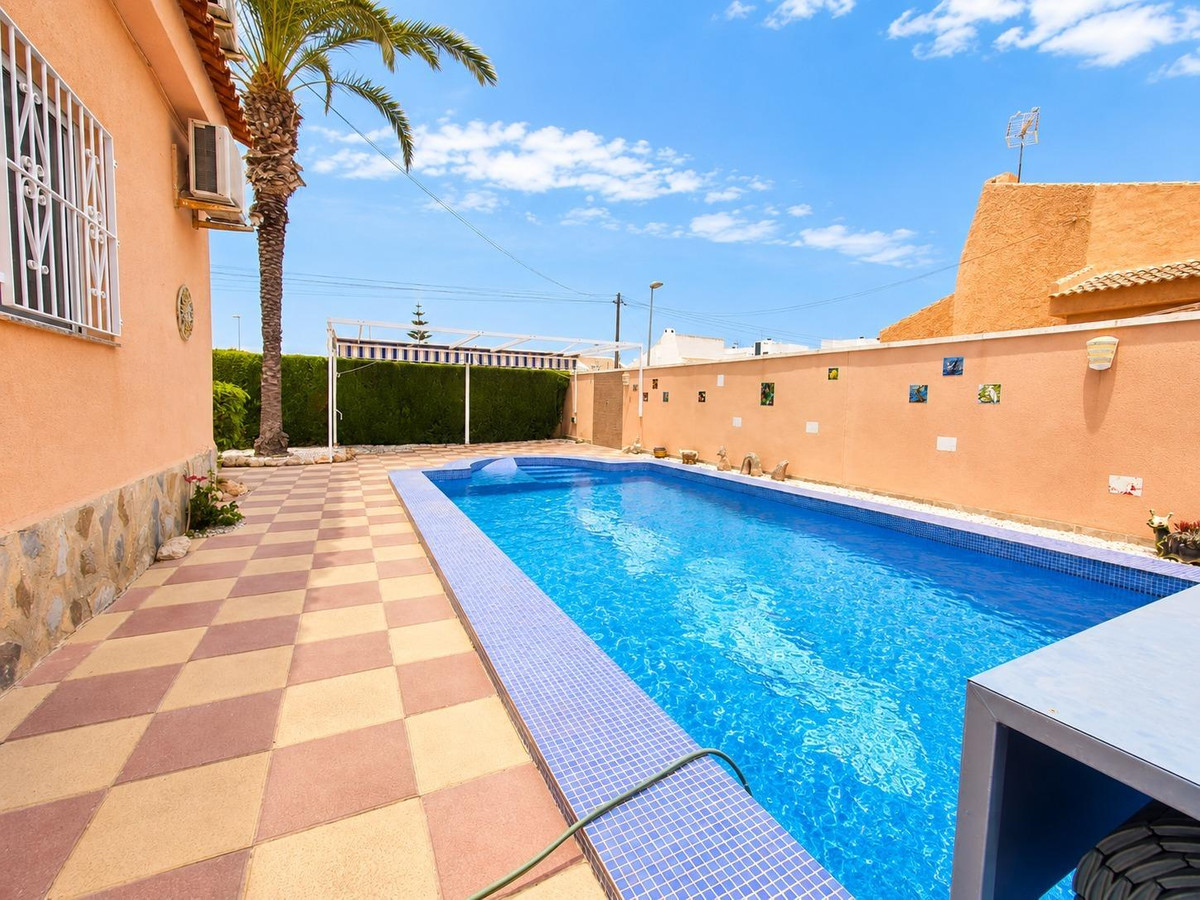 Se vende Villa - Chalet de 3 dormitorios en Costa Blanca, Alicante, España