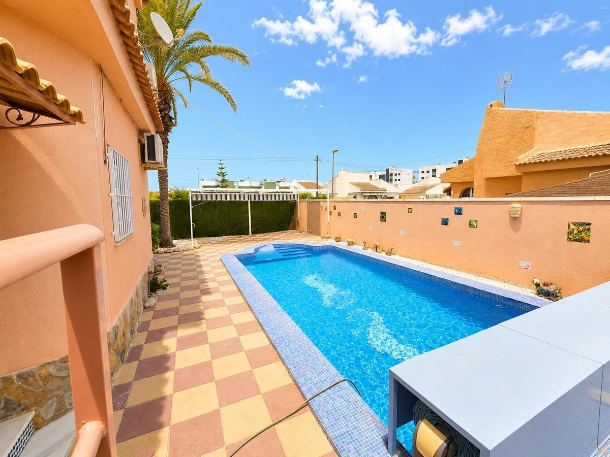 Se vende Villa - Chalet de 3 dormitorios en Costa Blanca, Alicante, España