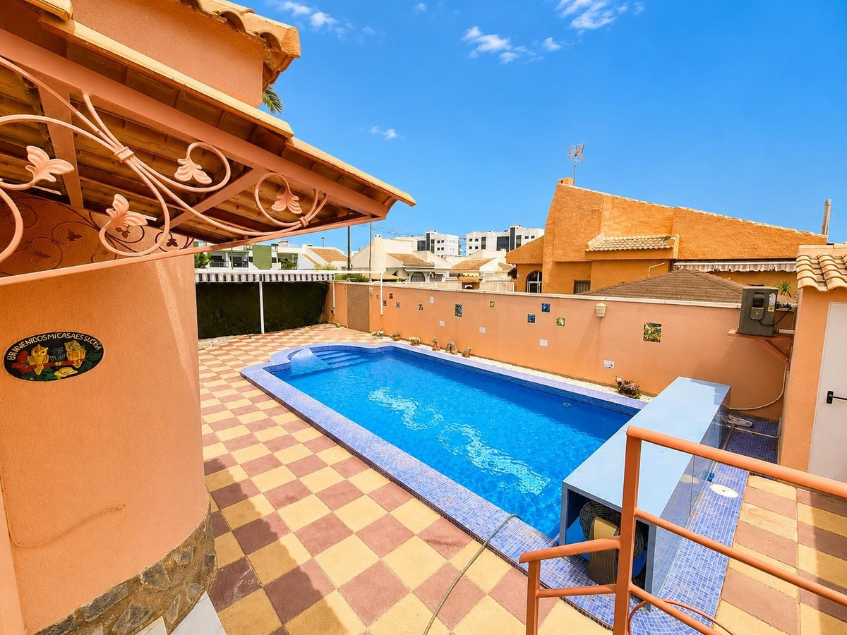 Se vende Villa - Chalet de 3 dormitorios en Costa Blanca, Alicante, España