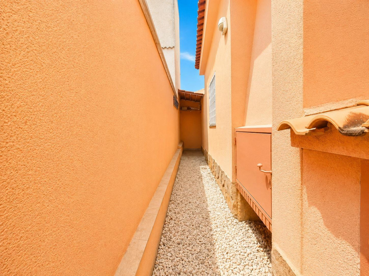 Se vende Villa - Chalet de 3 dormitorios en Costa Blanca, Alicante, España