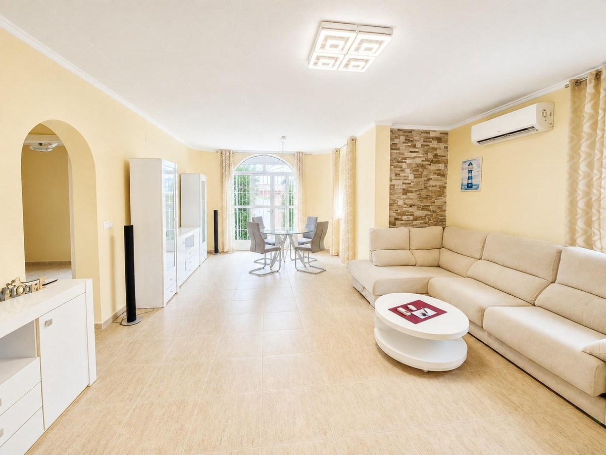 Se vende Villa - Chalet de 3 dormitorios en Costa Blanca, Alicante, España
