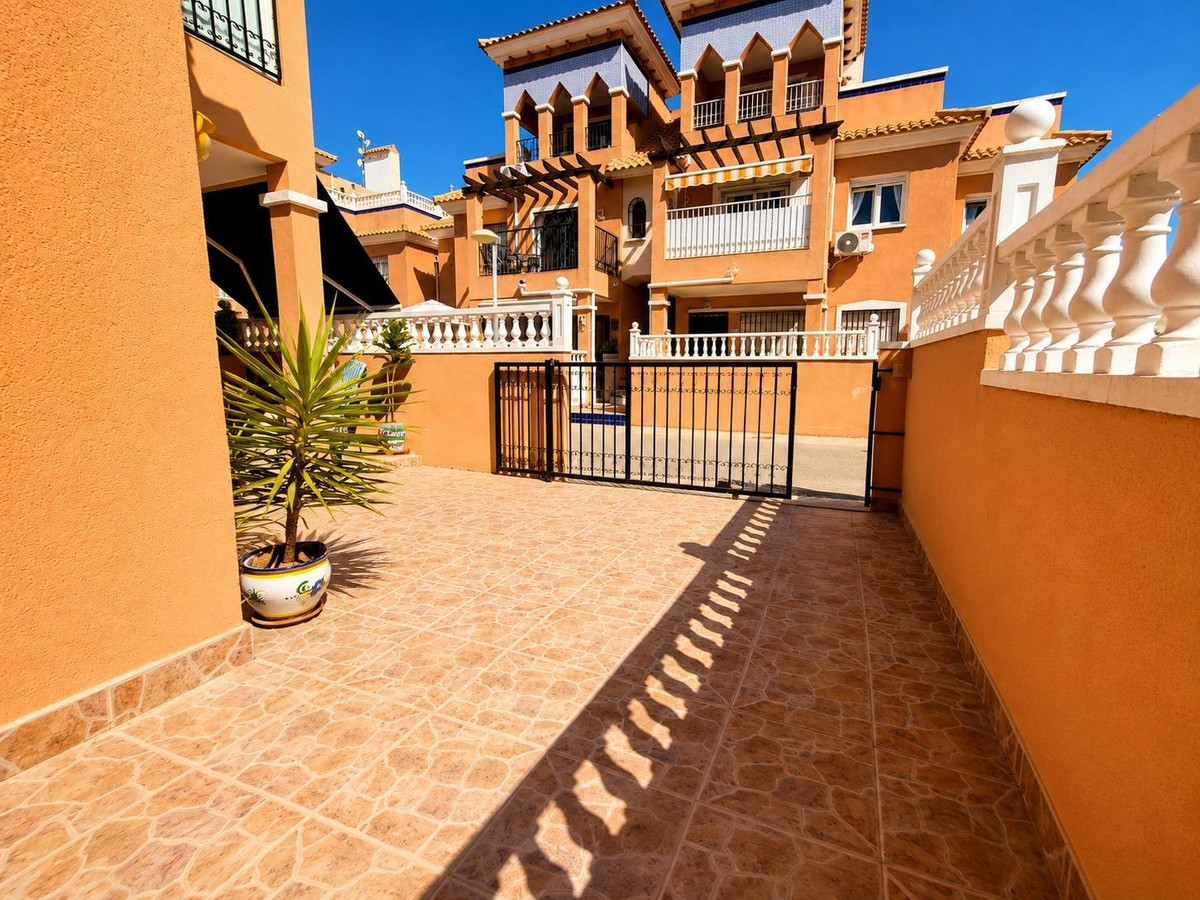 2 Bed Townhouse for sale in Playa Flamenca Costa Blanca, Alicante, Spain