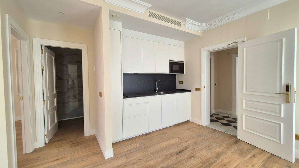 9 Bed Commercial unit for sale in Estepona Costa Del Sol, Málaga, Spain