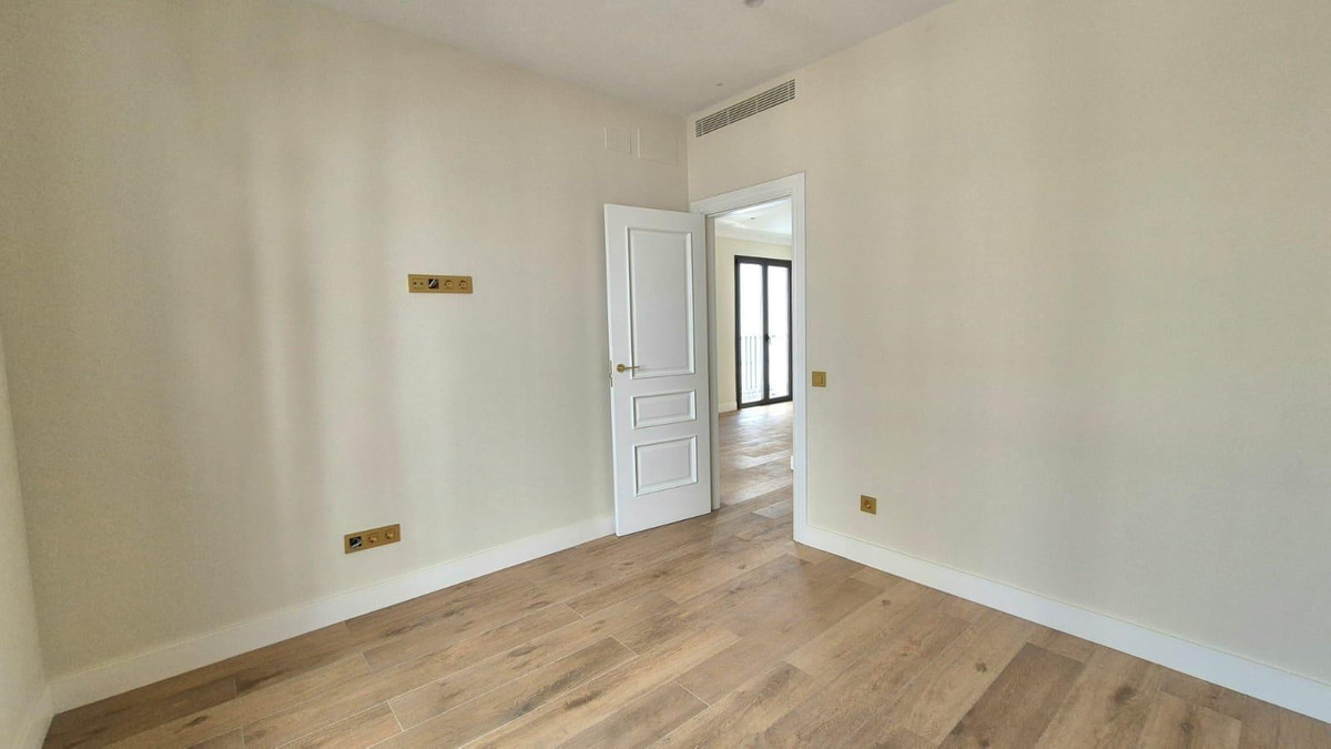 9 Bed Commercial unit for sale in Estepona Costa Del Sol, Málaga, Spain