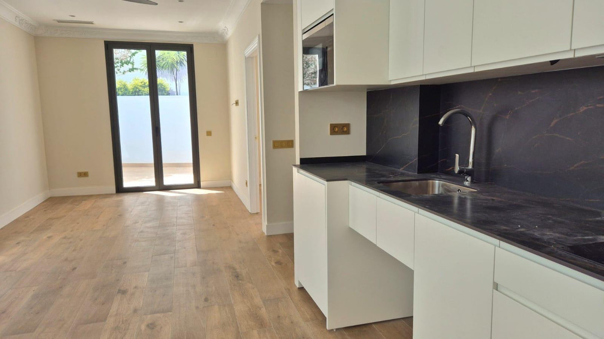 9 Bed Commercial unit for sale in Estepona Costa Del Sol, Málaga, Spain