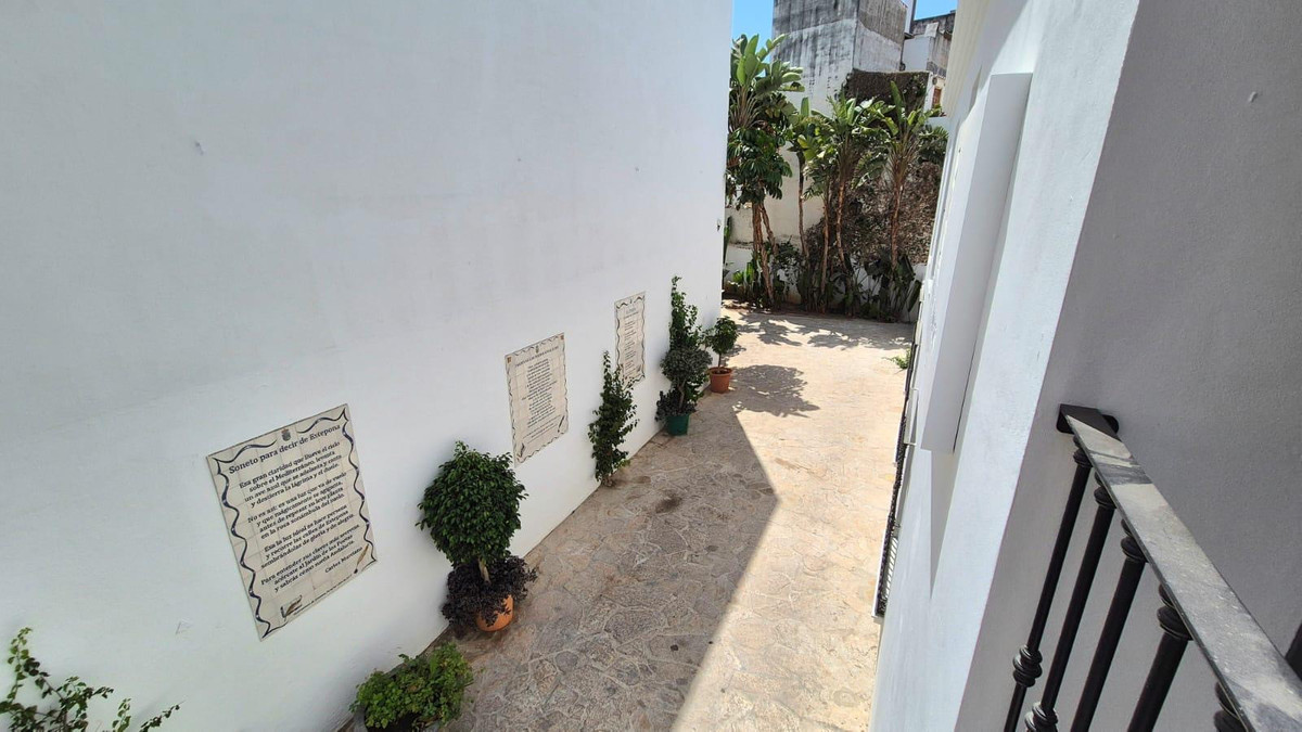 9 Bed Commercial unit for sale in Estepona Costa Del Sol, Málaga, Spain