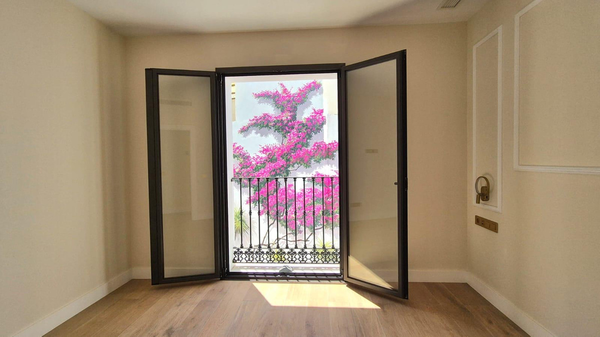 9 Bed Commercial unit for sale in Estepona Costa Del Sol, Málaga, Spain