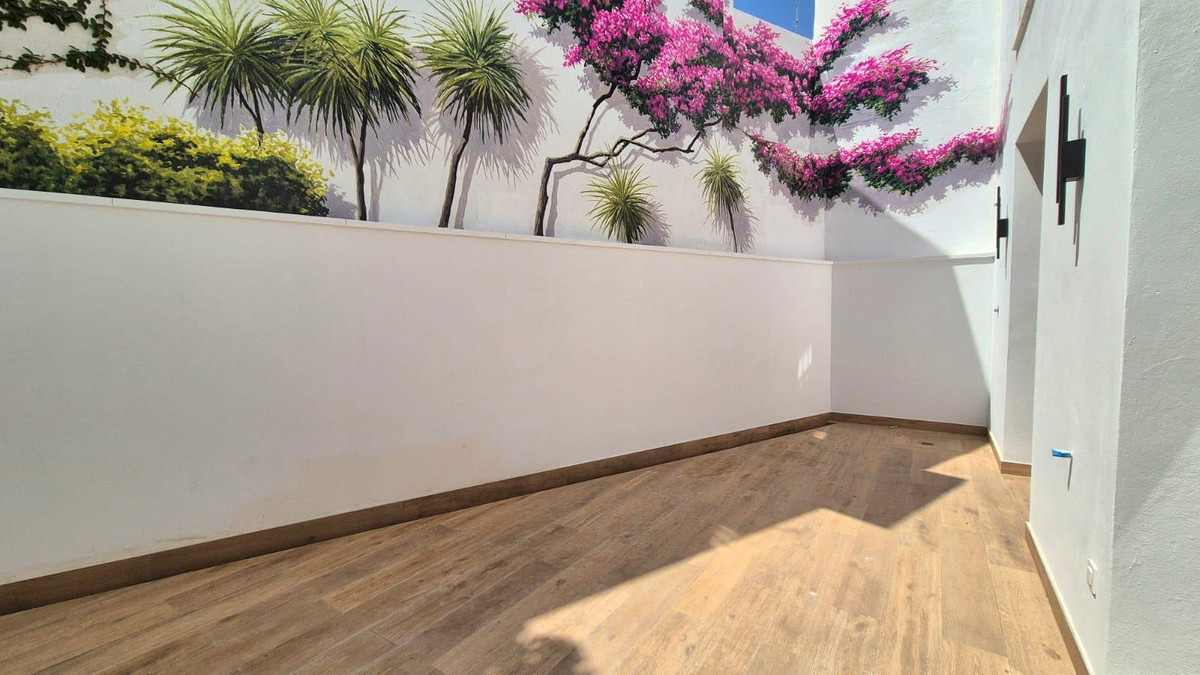 9 Bed Commercial unit for sale in Estepona Costa Del Sol, Málaga, Spain
