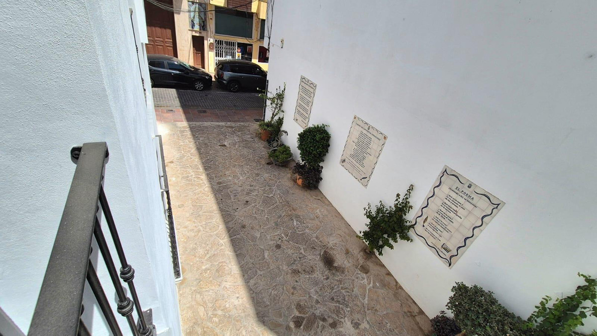 9 Bed Commercial unit for sale in Estepona Costa Del Sol, Málaga, Spain