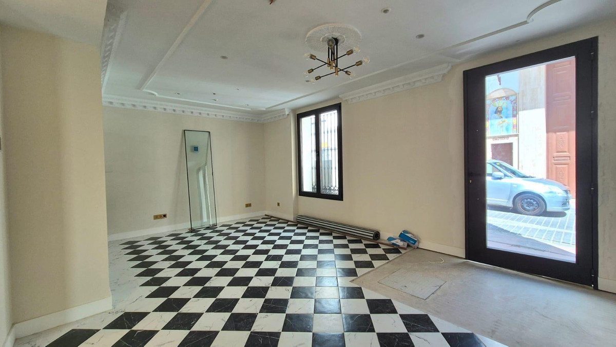 9 Bed Commercial unit for sale in Estepona Costa Del Sol, Málaga, Spain