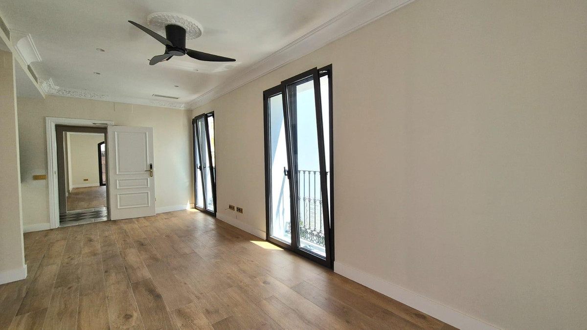9 Bed Commercial unit for sale in Estepona Costa Del Sol, Málaga, Spain