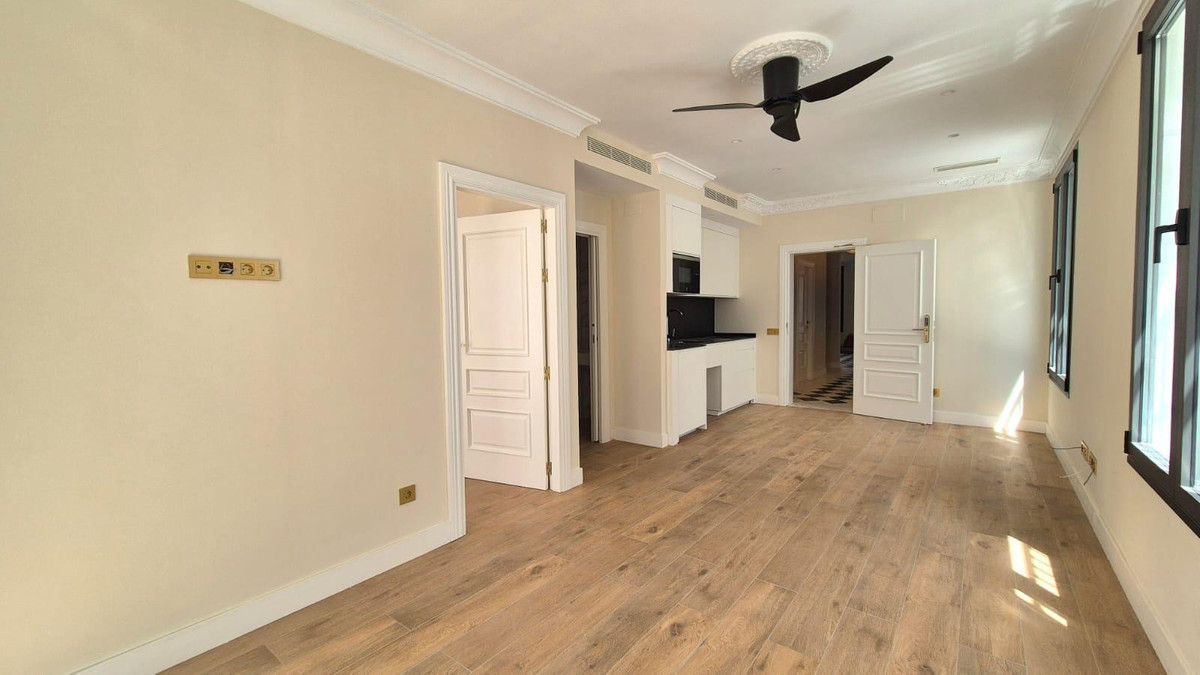 9 Bed Commercial unit for sale in Estepona Costa Del Sol, Málaga, Spain