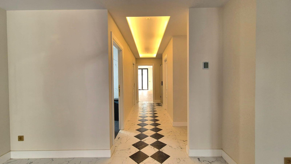 9 Bed Commercial unit for sale in Estepona Costa Del Sol, Málaga, Spain
