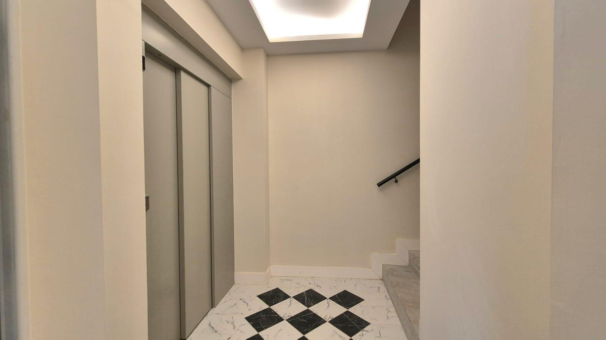 9 Bed Commercial unit for sale in Estepona Costa Del Sol, Málaga, Spain
