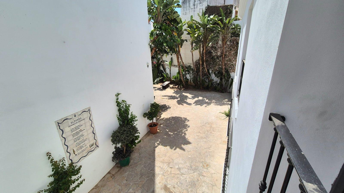 9 Bed Commercial unit for sale in Estepona Costa Del Sol, Málaga, Spain