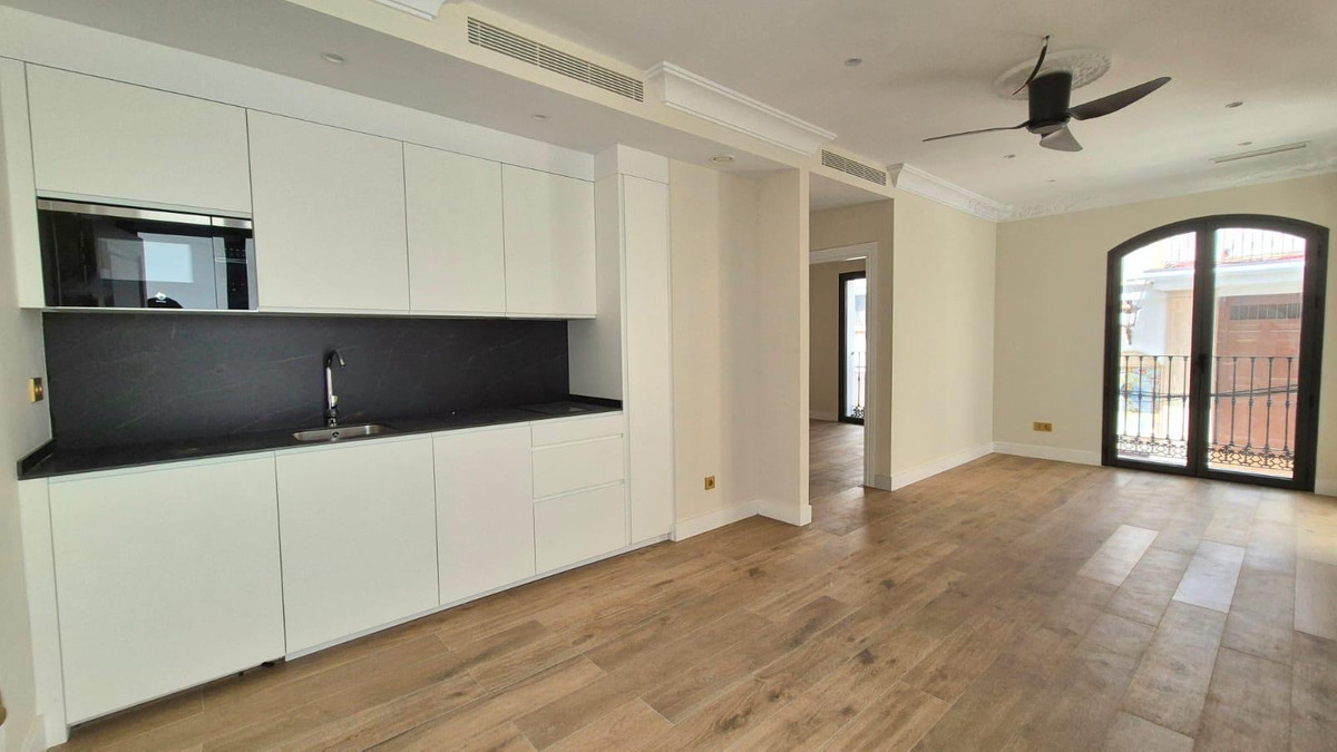 9 Bed Commercial unit for sale in Estepona Costa Del Sol, Málaga, Spain