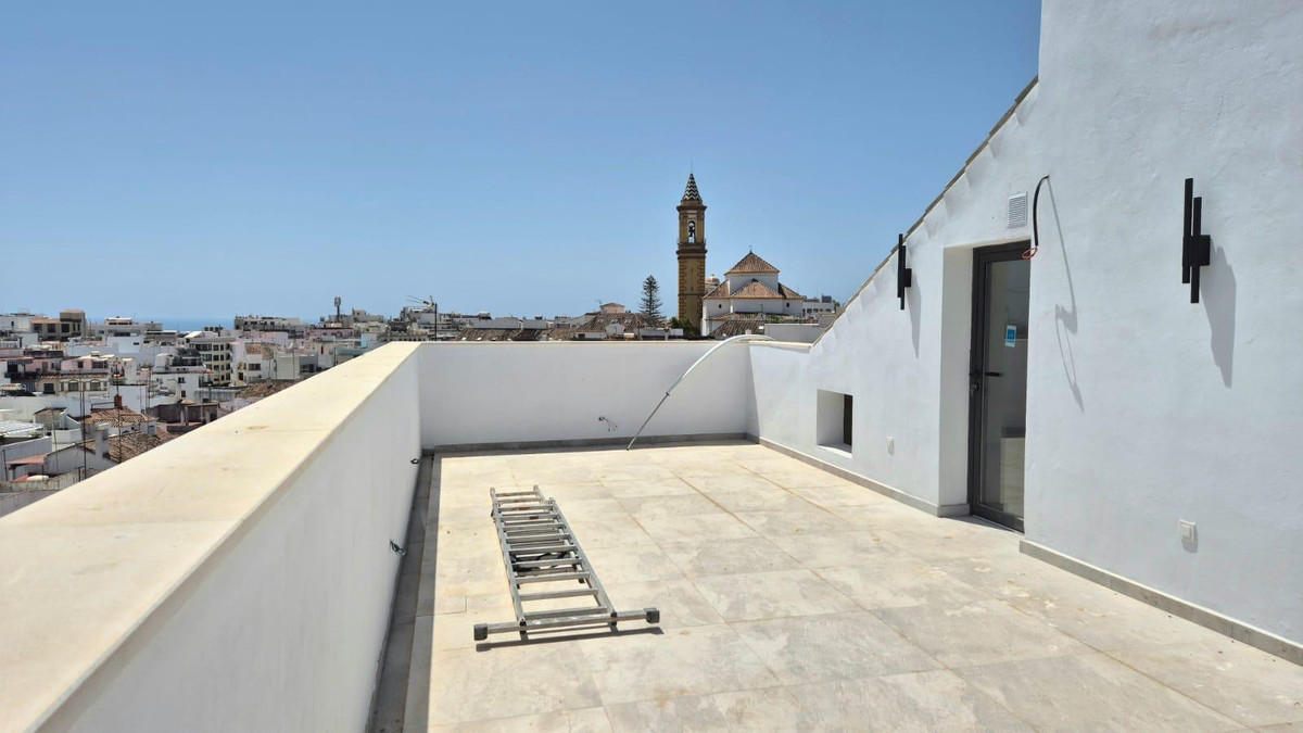 9 Bed Commercial unit for sale in Estepona Costa Del Sol, Málaga, Spain