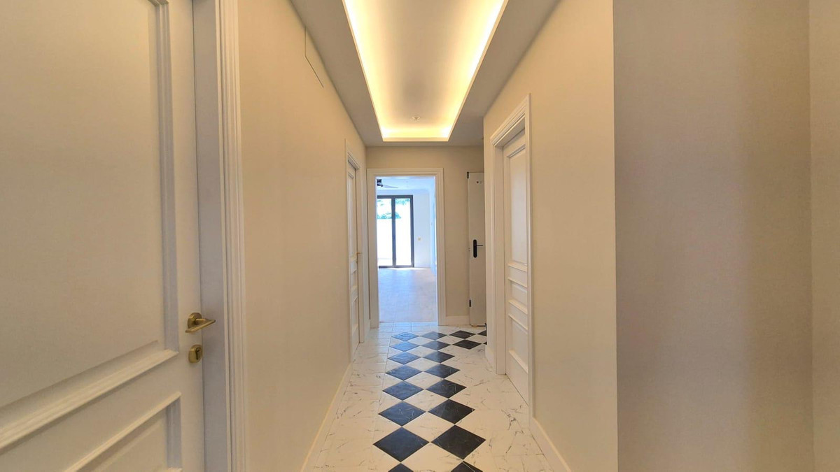 9 Bed Commercial unit for sale in Estepona Costa Del Sol, Málaga, Spain