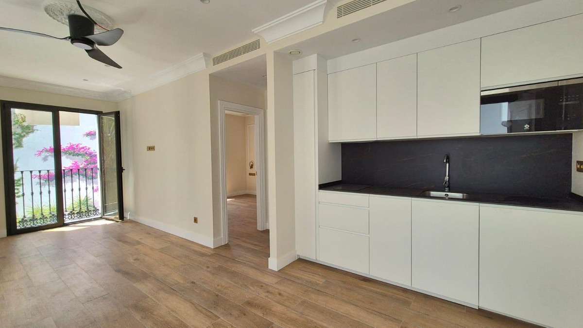 9 Bed Commercial unit for sale in Estepona Costa Del Sol, Málaga, Spain