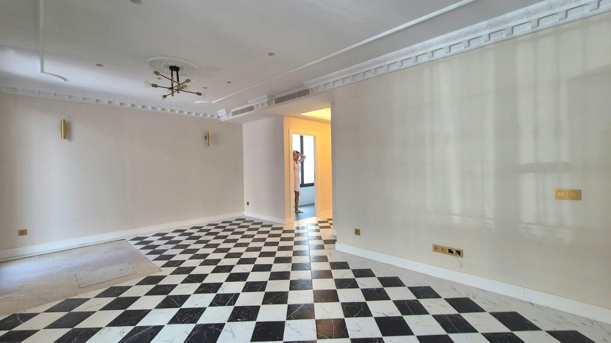 9 Bed Commercial unit for sale in Estepona Costa Del Sol, Málaga, Spain