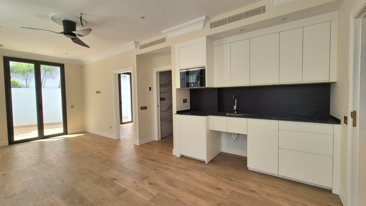 9 Bed Commercial unit for sale in Estepona Costa Del Sol, Málaga, Spain