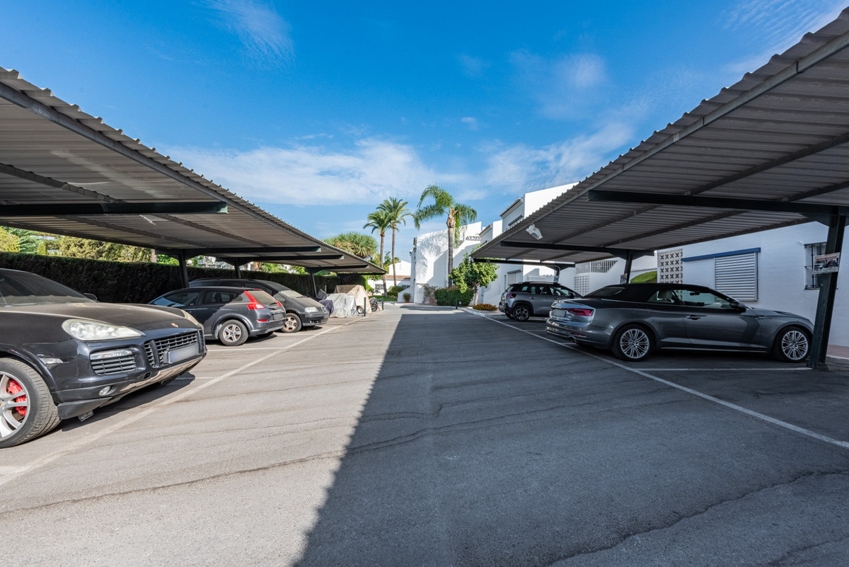 3 Bed Apartment for sale in Nueva Andalucía Costa Del Sol, Málaga, Spain