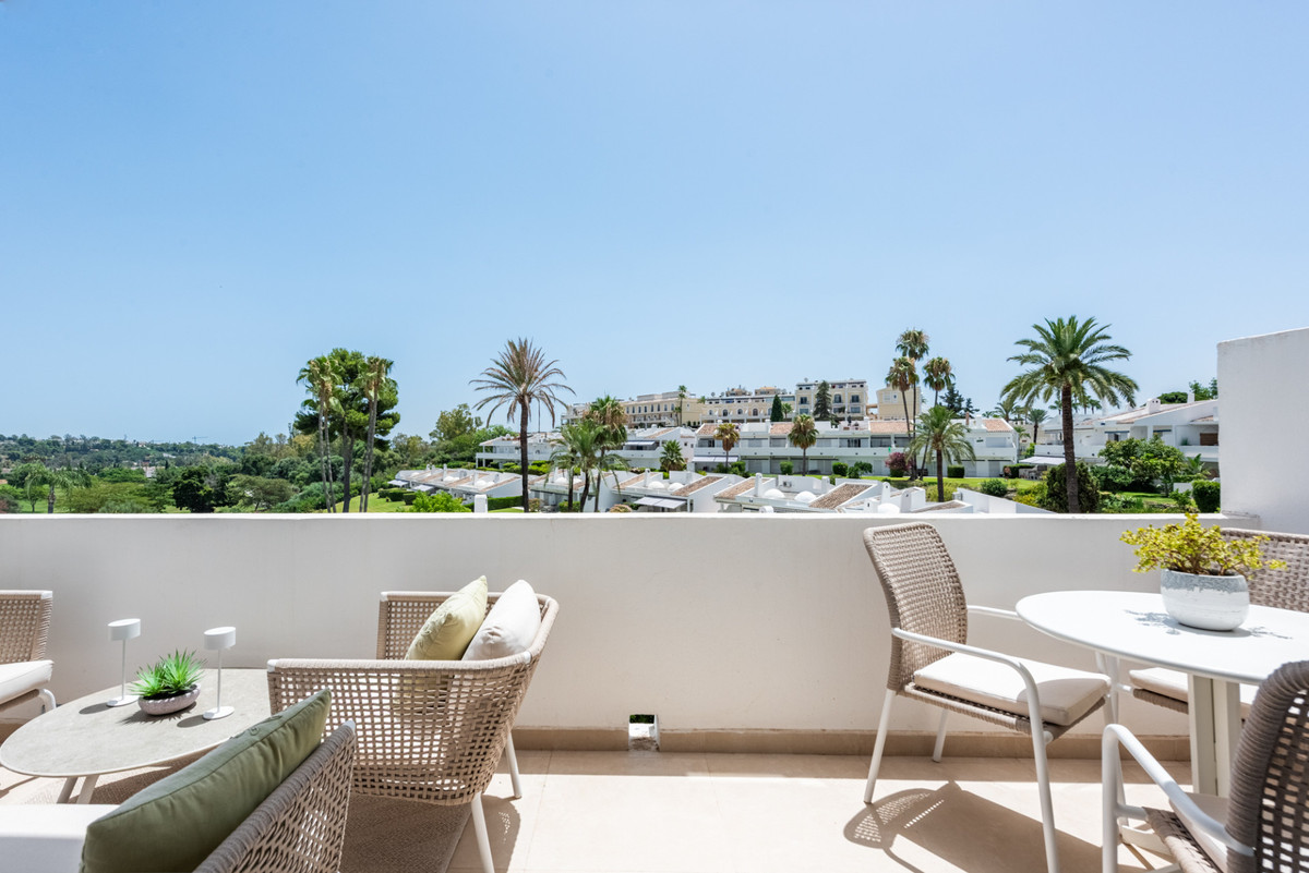 3 Bed Apartment for sale in Nueva Andalucía Costa Del Sol, Málaga, Spain