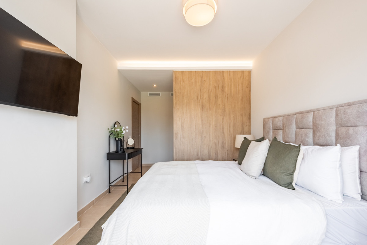 3 Bed Apartment for sale in Nueva Andalucía Costa Del Sol, Málaga, Spain