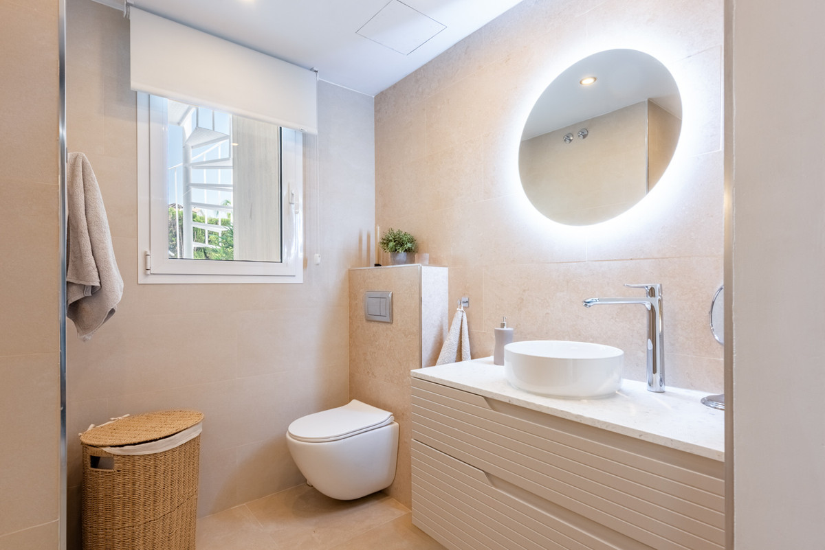 3 Bed Apartment for sale in Nueva Andalucía Costa Del Sol, Málaga, Spain