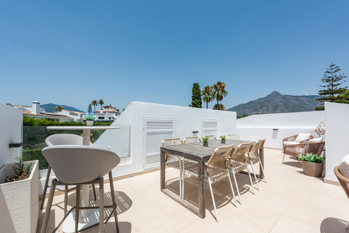 3 Bed Apartment for sale in Nueva Andalucía Costa Del Sol, Málaga, Spain