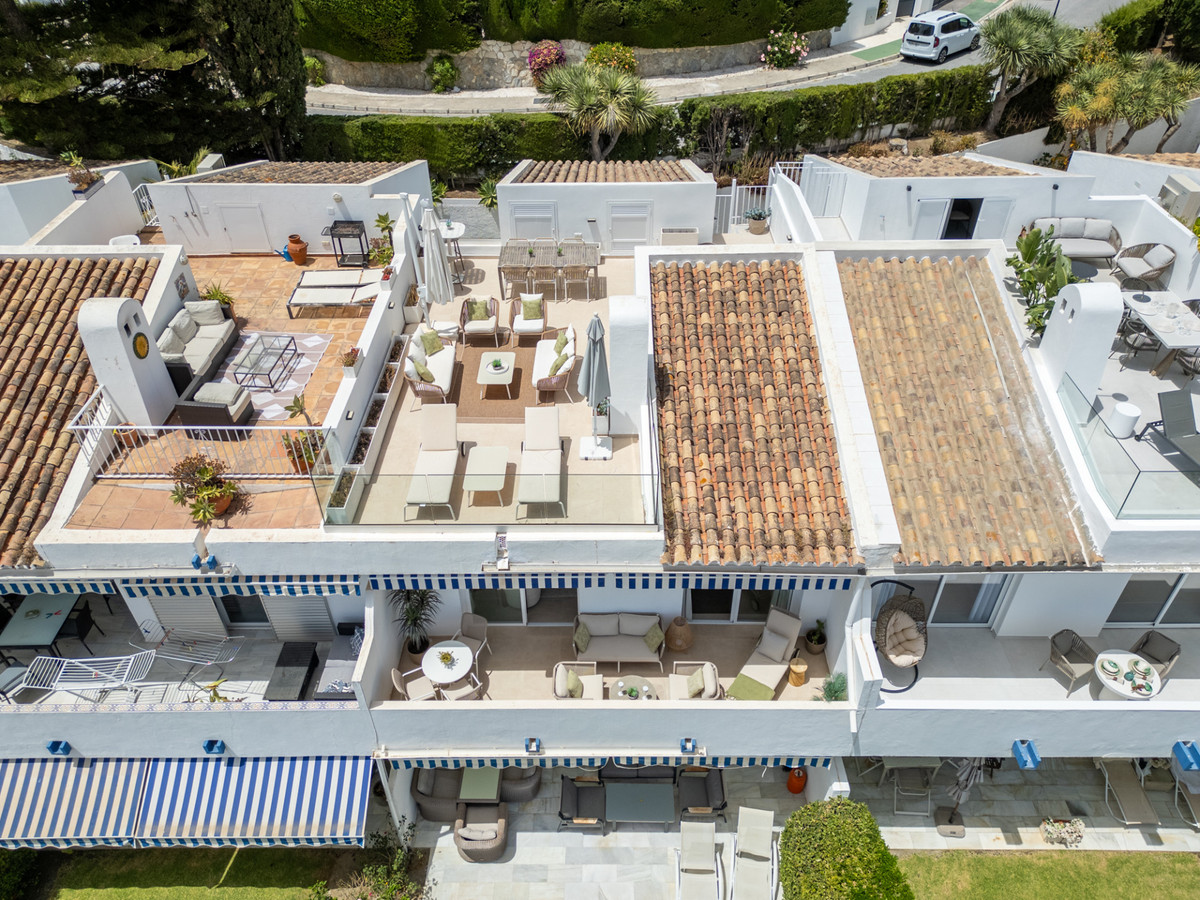 3 Bed Apartment for sale in Nueva Andalucía Costa Del Sol, Málaga, Spain