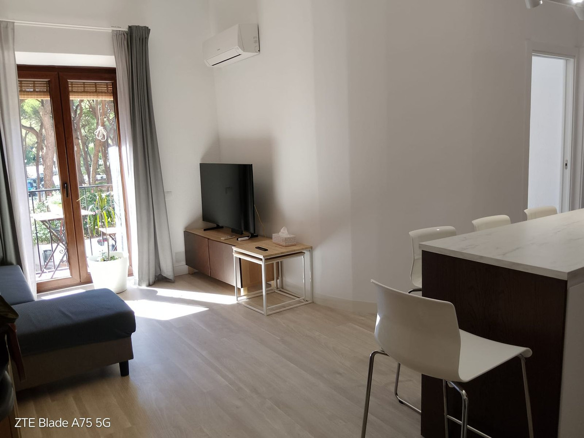 2 Bed Apartment for sale in Calahonda Costa Del Sol, Málaga, Spain
