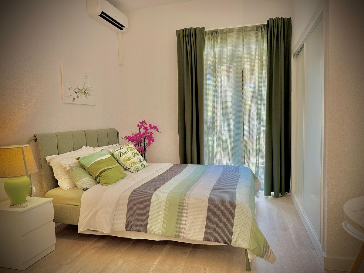 2 Bed Apartment for sale in Calahonda Costa Del Sol, Málaga, Spain