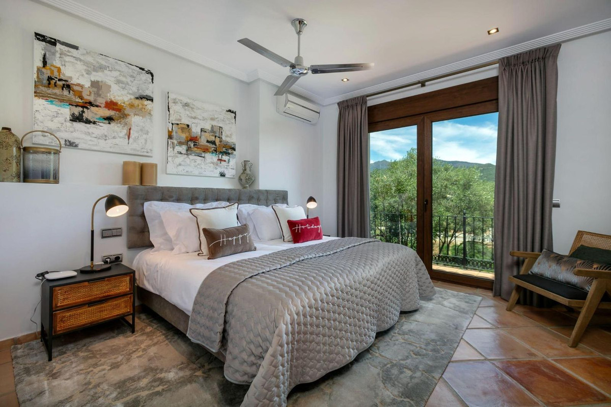 4 Bed Townhouse for sale in Benahavís Costa Del Sol, Málaga, Spain