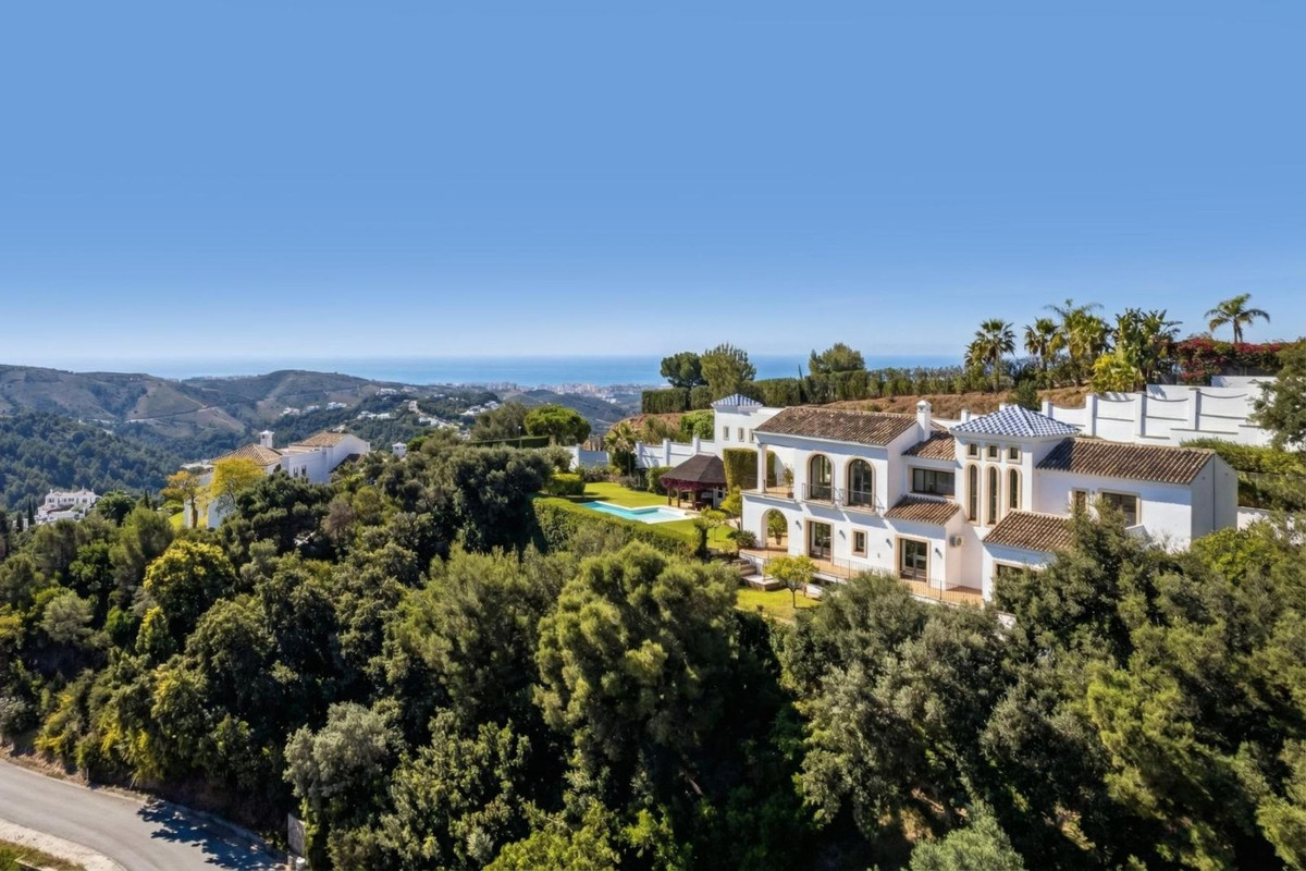 4 Bed Townhouse for sale in Benahavís Costa Del Sol, Málaga, Spain