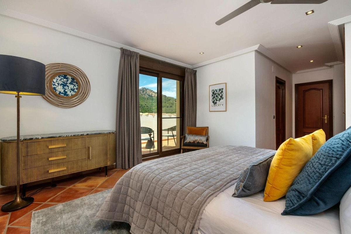 4 Bed Townhouse for sale in Benahavís Costa Del Sol, Málaga, Spain