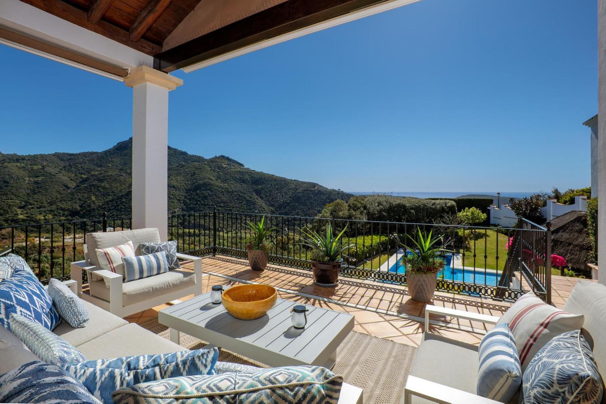 4 Bed Townhouse for sale in Benahavís Costa Del Sol, Málaga, Spain